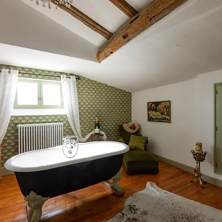 Champagne House - Elegance, Luxury And Charm 4* Condom