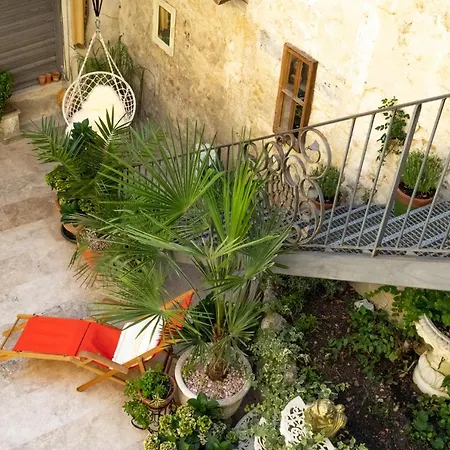 Champagne House - Elegance, Luxury And Charm 4* Condom