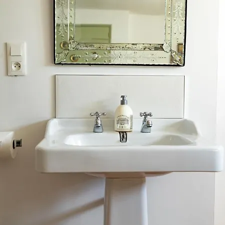 Champagne House - Elegance, Luxury And Charm Condom