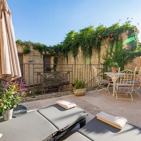 Champagne House - Elegance, Luxury And Charm Bed & Breakfast