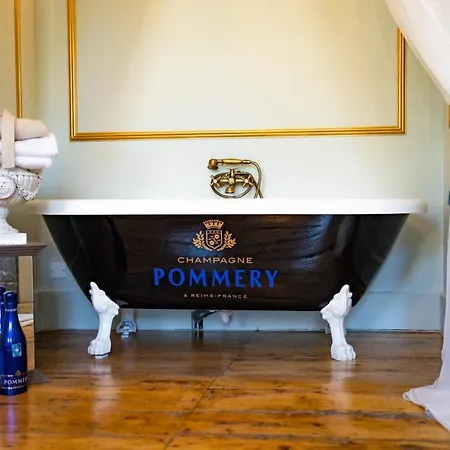 Champagne House - Elegance, Luxury And Charm Bed & Breakfast 4*