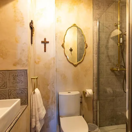 Champagne House - Elegance, Luxury And Charm Bed & Breakfast