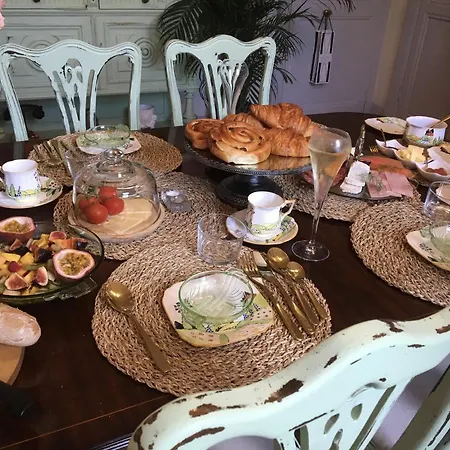 Champagne House - Elegance, Luxury And Charm Bed & Breakfast