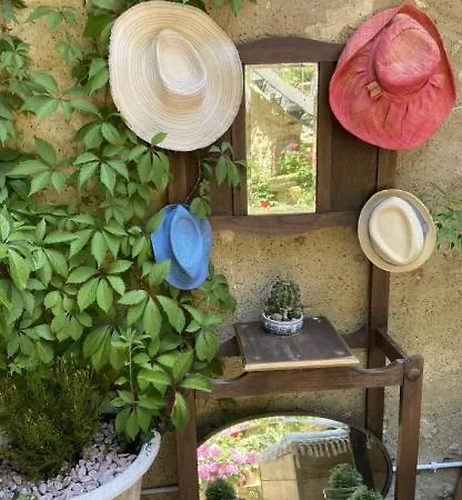 Champagne House - Elegance, Luxury And Charm 4* Condom