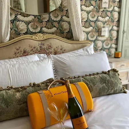 Champagne House - Elegance, Luxury And Charm Bed & Breakfast 4*
