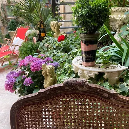 Champagne House - Elegance, Luxury And Charm Bed & Breakfast Condom