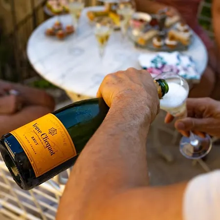 Champagne House - Elegance, Luxury And Charm Frühstückspension