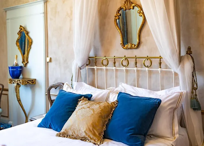 Luxueuses Suites&chambres D'hôtes - Accueil Champagne, Petit-déjeuner - Maison Champagne Couette-café Condom